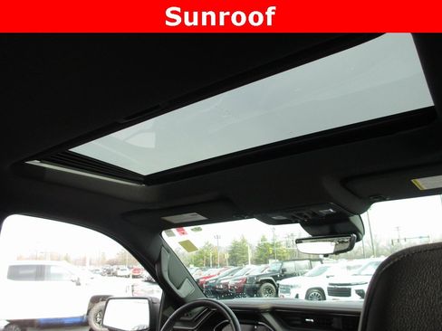 Used 2022 GMC Sierra 1500 AT4 w/ AT4 Premium Package image 17