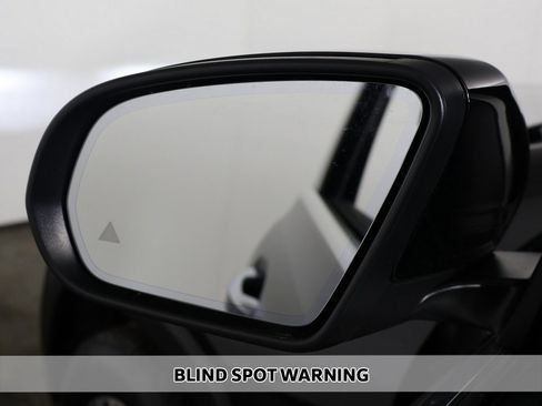 Used 2025 Mercedes-Benz GLB 250 4MATIC image 3