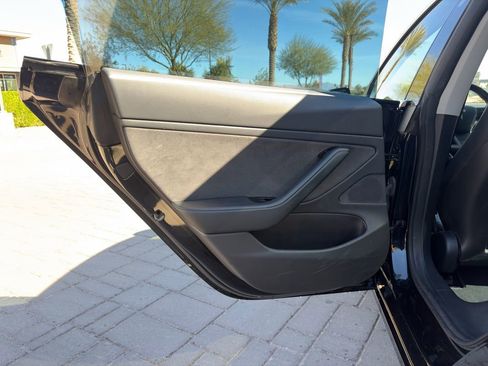 Used 2018 Tesla Model 3 Mid Range image 21