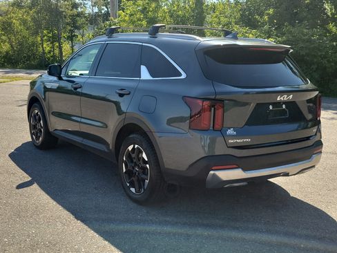 Used 2024 Kia Sorento S w/ Panoramic Sunroof Package AWD/4WD image 7