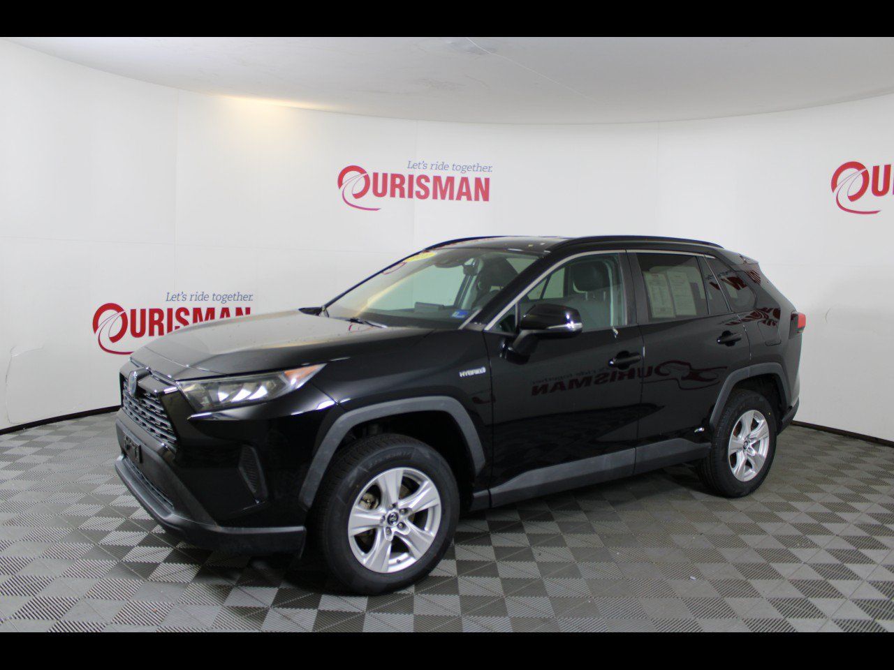 Used 2020 Toyota RAV4 LE w/ Carpet Mat Package AWD/4WD image 3