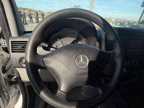 Used 2017 Mercedes-Benz Sprinter 2500 image 25
