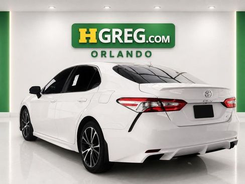 Used 2020 Toyota Camry SE FWD image 2