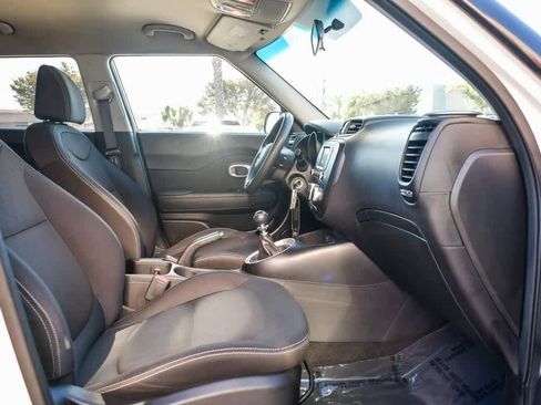 Used 2019 Kia Soul image 17