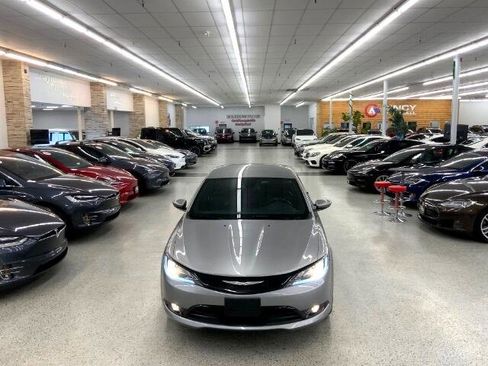 Used 2016 Chrysler 200 S image 39