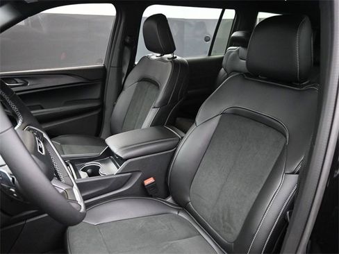 New 2025 Jeep Grand Cherokee L Altitude image 13