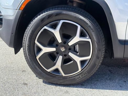 Used 2024 Rivian R1S Adventure AWD/4WD image 9