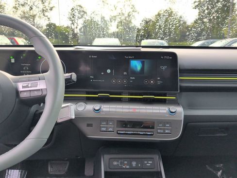 Certified 2024 Hyundai Kona Limited FWD image 13