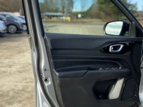 Used 2022 Jeep Compass Altitude image 17