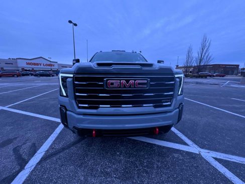 Used 2024 GMC Sierra 2500 AT4 w/ AT4 Preferred Package image 3