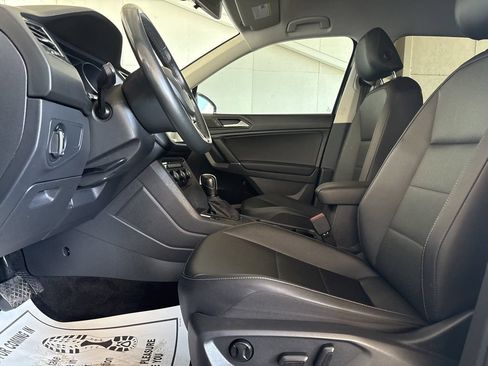 Used 2020 Volkswagen Tiguan SE FWD image 10
