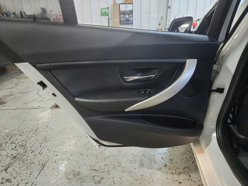 Used 2017 BMW 320i xDrive Sedan AWD/4WD image 20