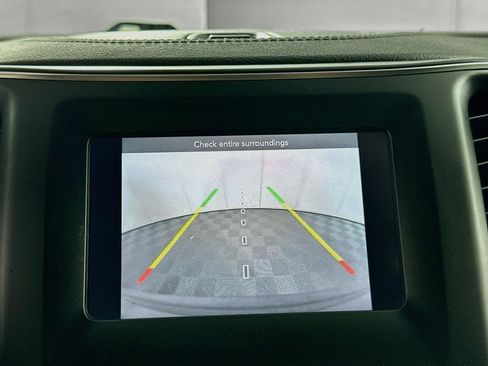 Used 2019 Jeep Cherokee Latitude w/ Cold Weather Group AWD/4WD image 21