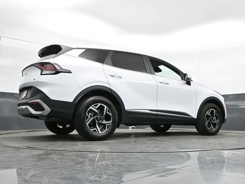 Used 2025 Kia Sportage LX AWD/4WD image 40