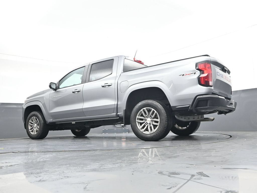 Used 2023 Chevrolet Colorado LT AWD/4WD image 40