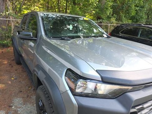 Used 2024 Chevrolet Colorado Trail Boss w/ Technology Package AWD/4WD image 8
