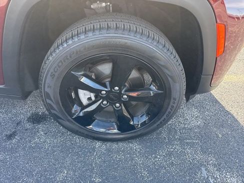 Used 2024 Jeep Grand Cherokee L Limited w/ Black Appearance Package image 12