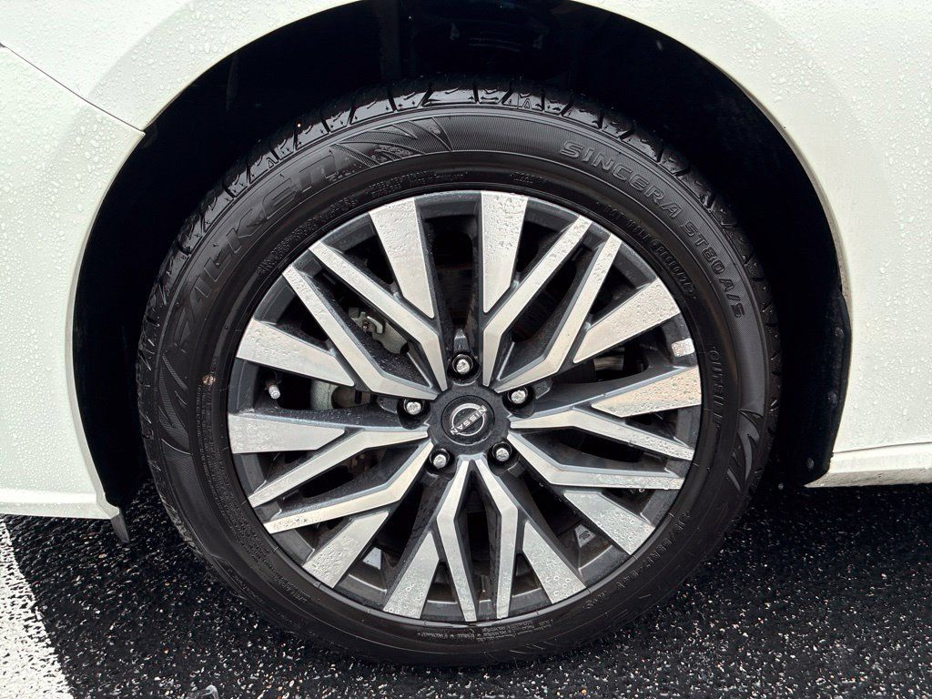 Used 2025 Nissan Altima 2.5 SV AWD/4WD image 10