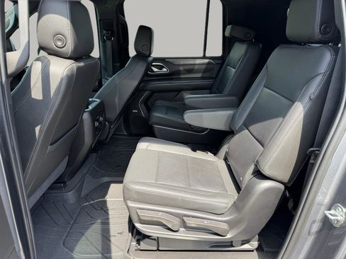 Used 2021 Chevrolet Suburban LT RWD image 27