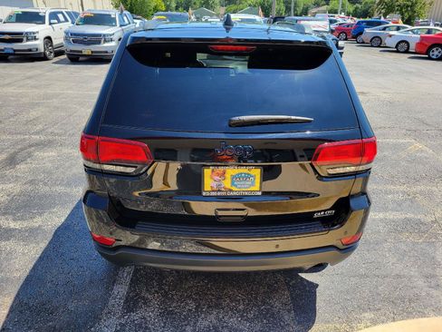 Used 2018 Jeep Grand Cherokee Laredo AWD/4WD image 24