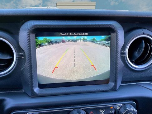Used 2019 Jeep Wrangler Unlimited Sahara AWD/4WD image 19