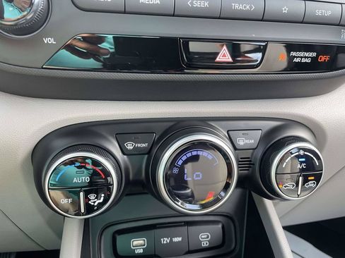 Certified 2024 Hyundai Venue SEL FWD image 20