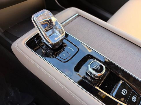 Used 2026 Volvo XC90 B5 Core w/ Protection Package image 18