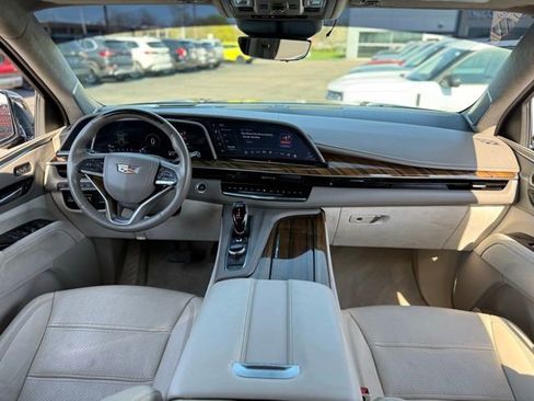Used 2023 Cadillac Escalade ESV Premium Luxury Platinum AWD/4WD image 2