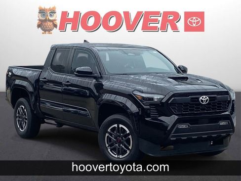 Used 2024 Toyota Tacoma TRD Sport w/ TRD Sport Upgrade Package image 1