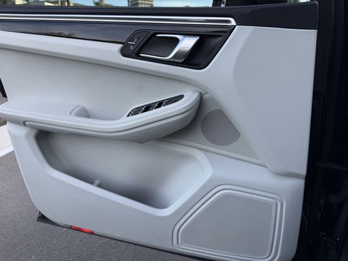 Certified 2023 Porsche Macan Turbo image 26
