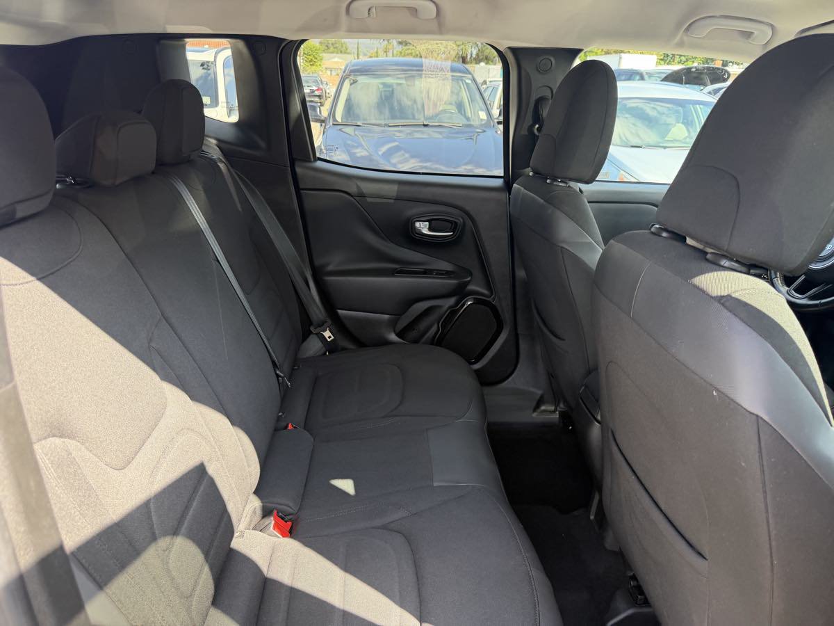 Used 2017 Jeep Renegade Altitude FWD image 18