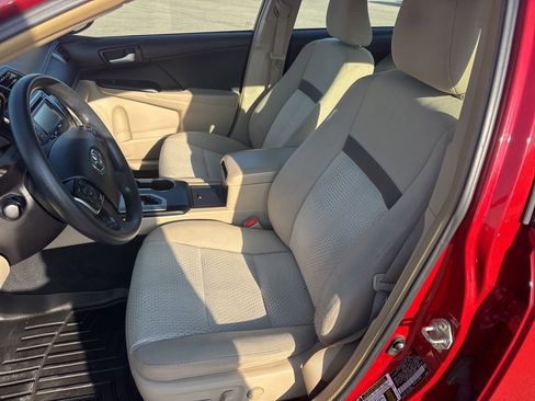 Used 2014 Toyota Camry LE image 17