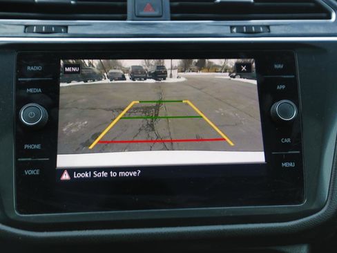 Used 2019 Volkswagen Tiguan SEL FWD image 9