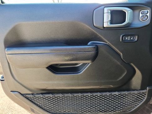 Used 2025 Jeep Wrangler Rubicon image 13