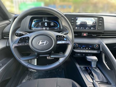 Used 2025 Hyundai Elantra Sport image 10