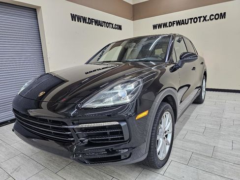 Used 2020 Porsche Cayenne image 2