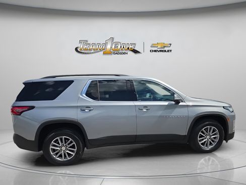 Used 2023 Chevrolet Traverse LT FWD image 9