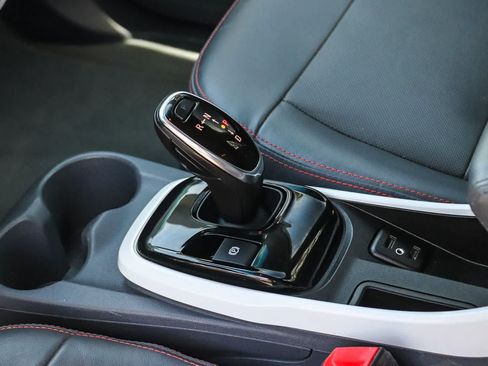 Used 2020 Chevrolet Bolt Premier w/ Infotainment Package FWD image 18