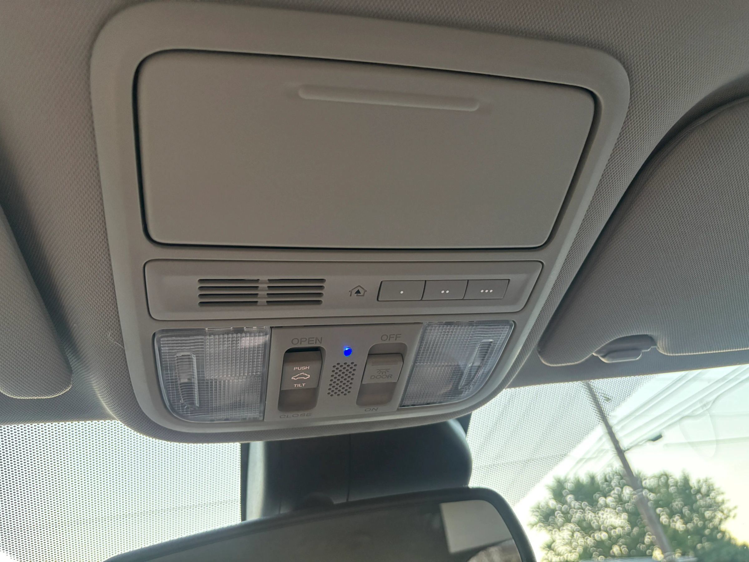 Used 2015 Honda Odyssey Touring image 32