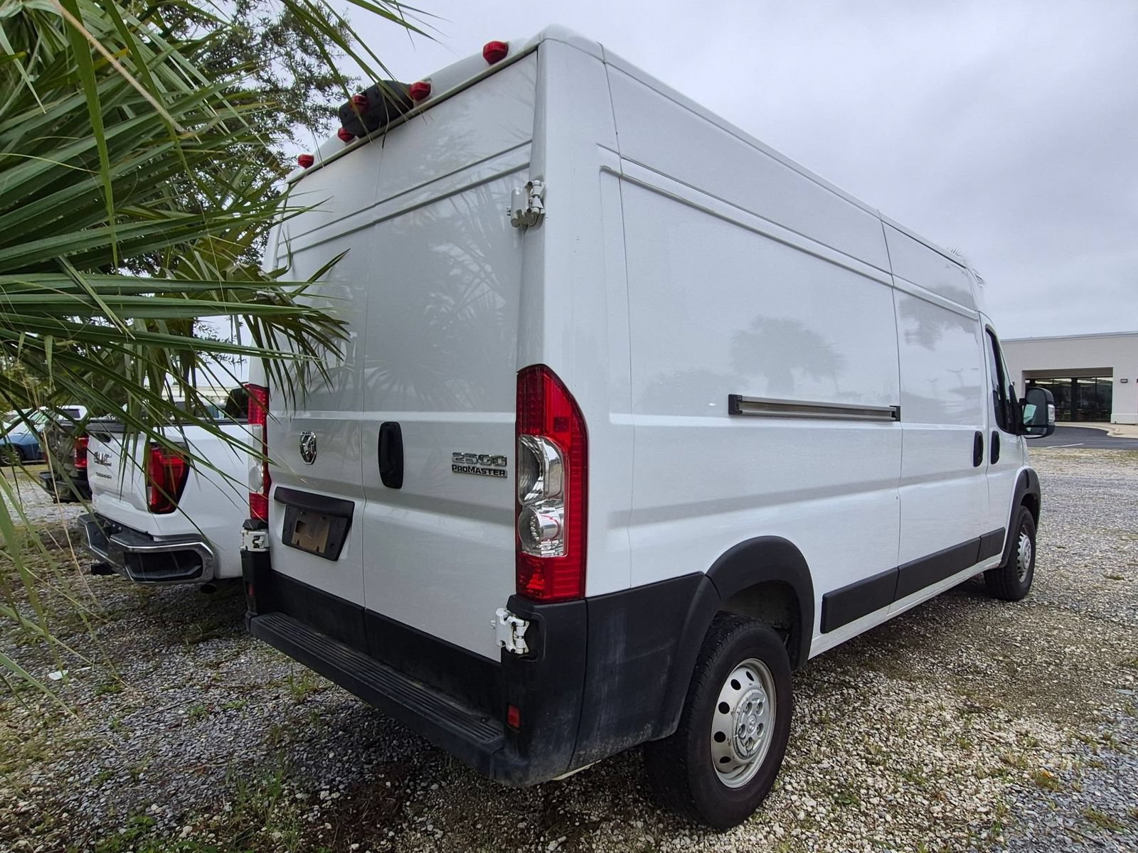 Used 2025 RAM ProMaster 2500 w/ Convenience Group FWD image 4
