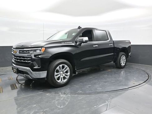 Used 2025 Chevrolet Silverado 1500 LTZ AWD/4WD image 3