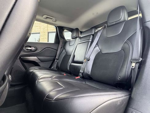 Used 2019 Jeep Cherokee Latitude Plus w/ Cold Weather Group image 38