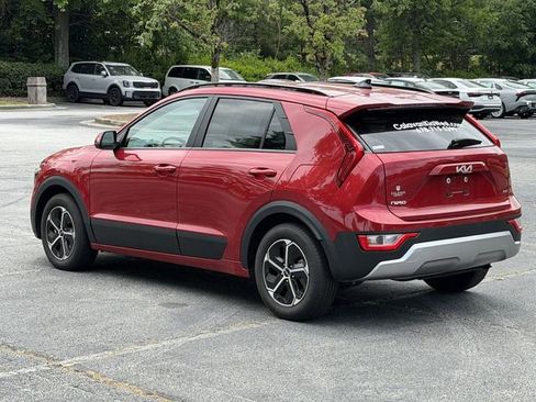 Certified 2025 Kia Niro LX FWD image 3
