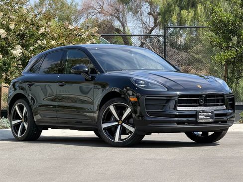 Used 2026 Porsche Macan AWD/4WD image 9