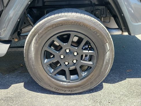 Used 2023 Jeep Gladiator Overland AWD/4WD image 8