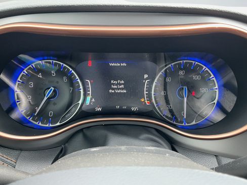 New 2027 Chrysler Pacifica Pinnacle w/ Theater Group FWD image 13