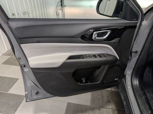 Used 2024 Jeep Compass Limited w/ Sun and Sound Group AWD/4WD image 12