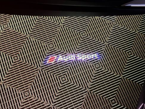 Used 2021 Audi RS 7 Sportback w/ Carbon Optic Package image 21