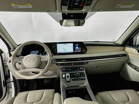 Used 2023 Hyundai Palisade Limited FWD image 3
