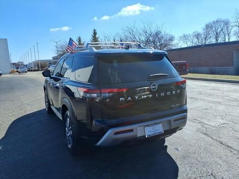 Certified 2024 Nissan Pathfinder SL image 5